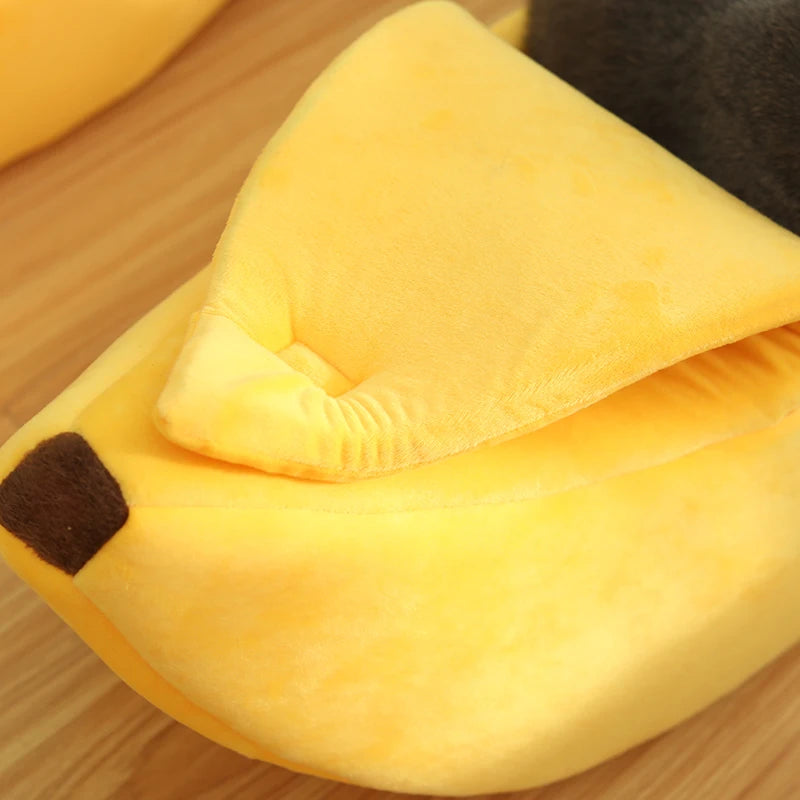 Banana-Shaped Bed